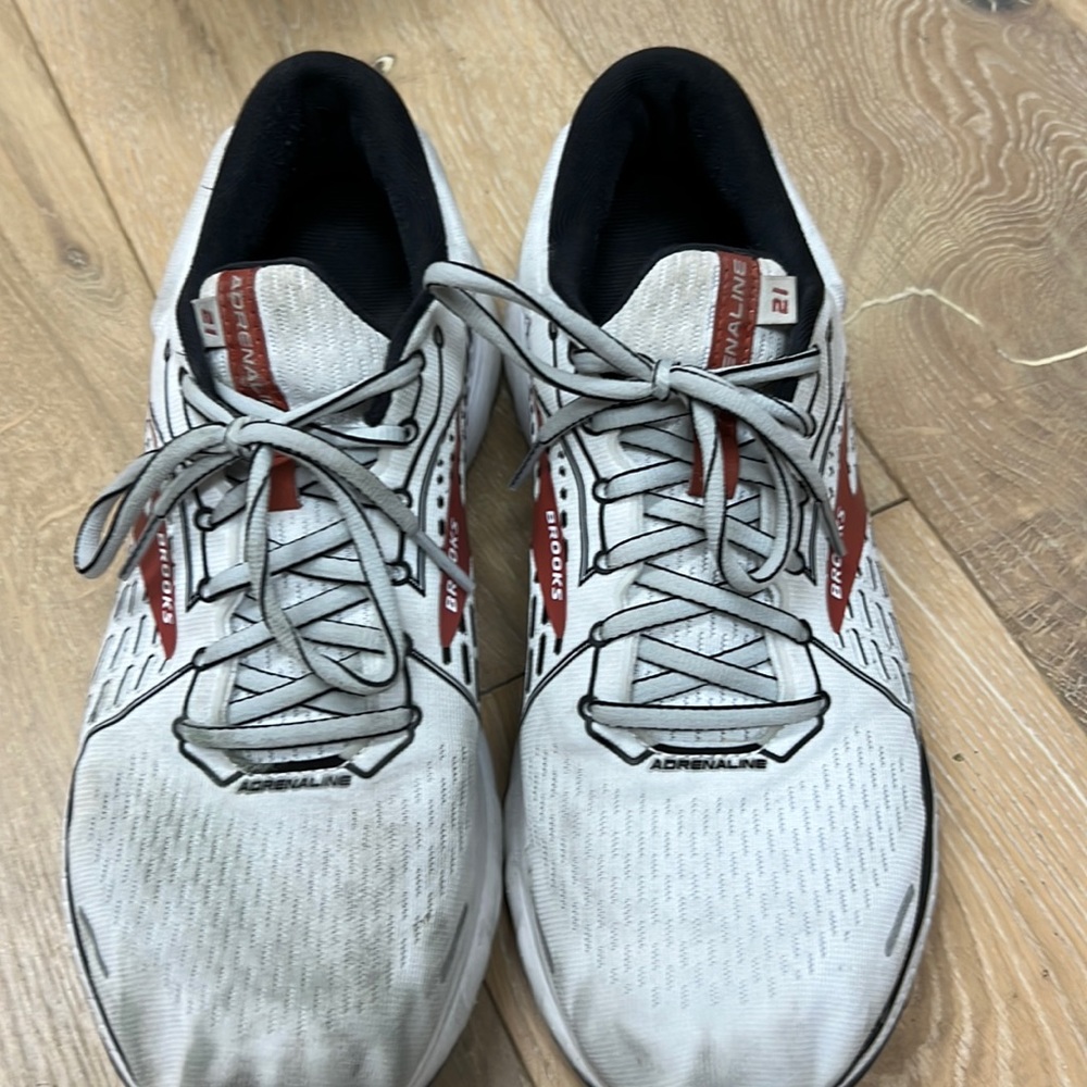 Brooks adrenaline 21 tennis shoes